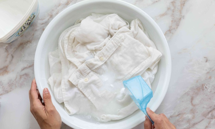 7 Penyebab Pakaian Putih Mudah Berubah warna