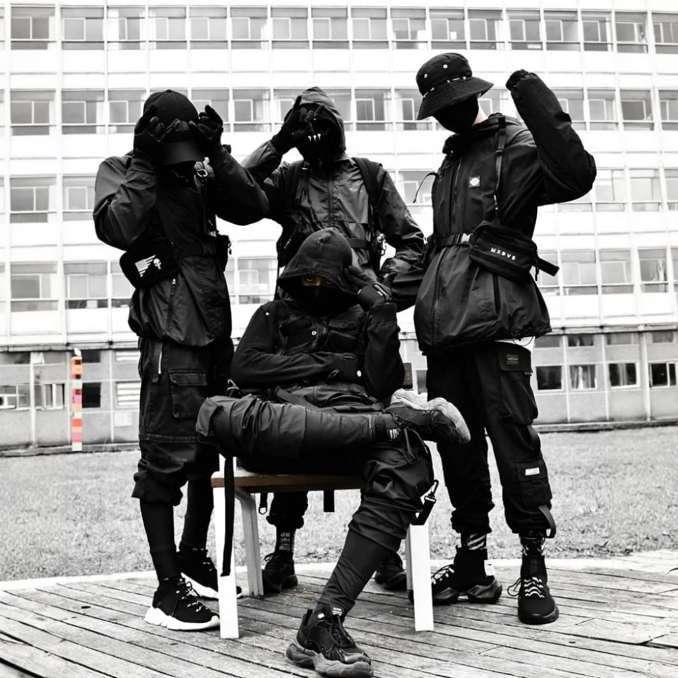 Mengenal Techwear, Tren Fashion Fungsional Bergaya Futuristik