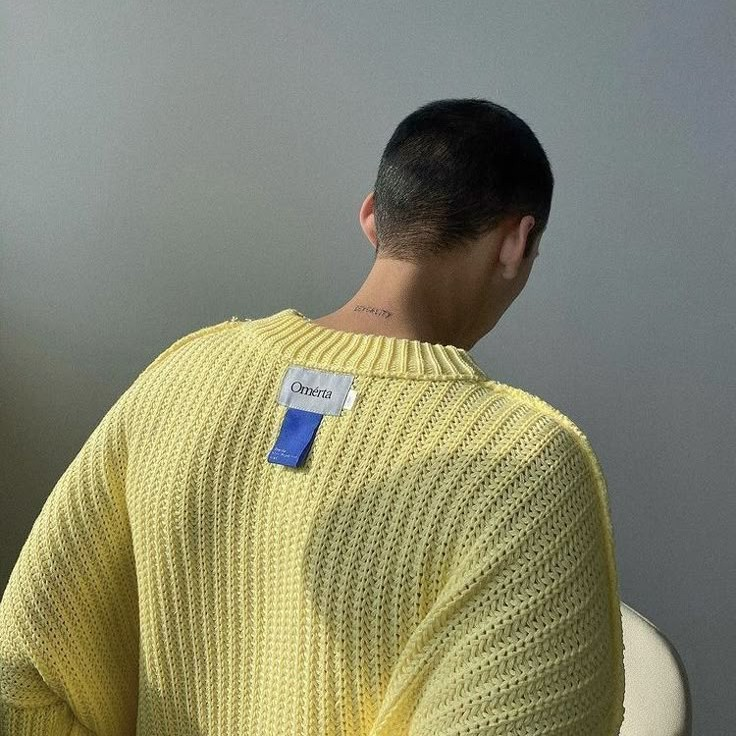 Inside-Out Dressing: Pakaian “Terbalik” yang Justru Jadi Fashion Statement