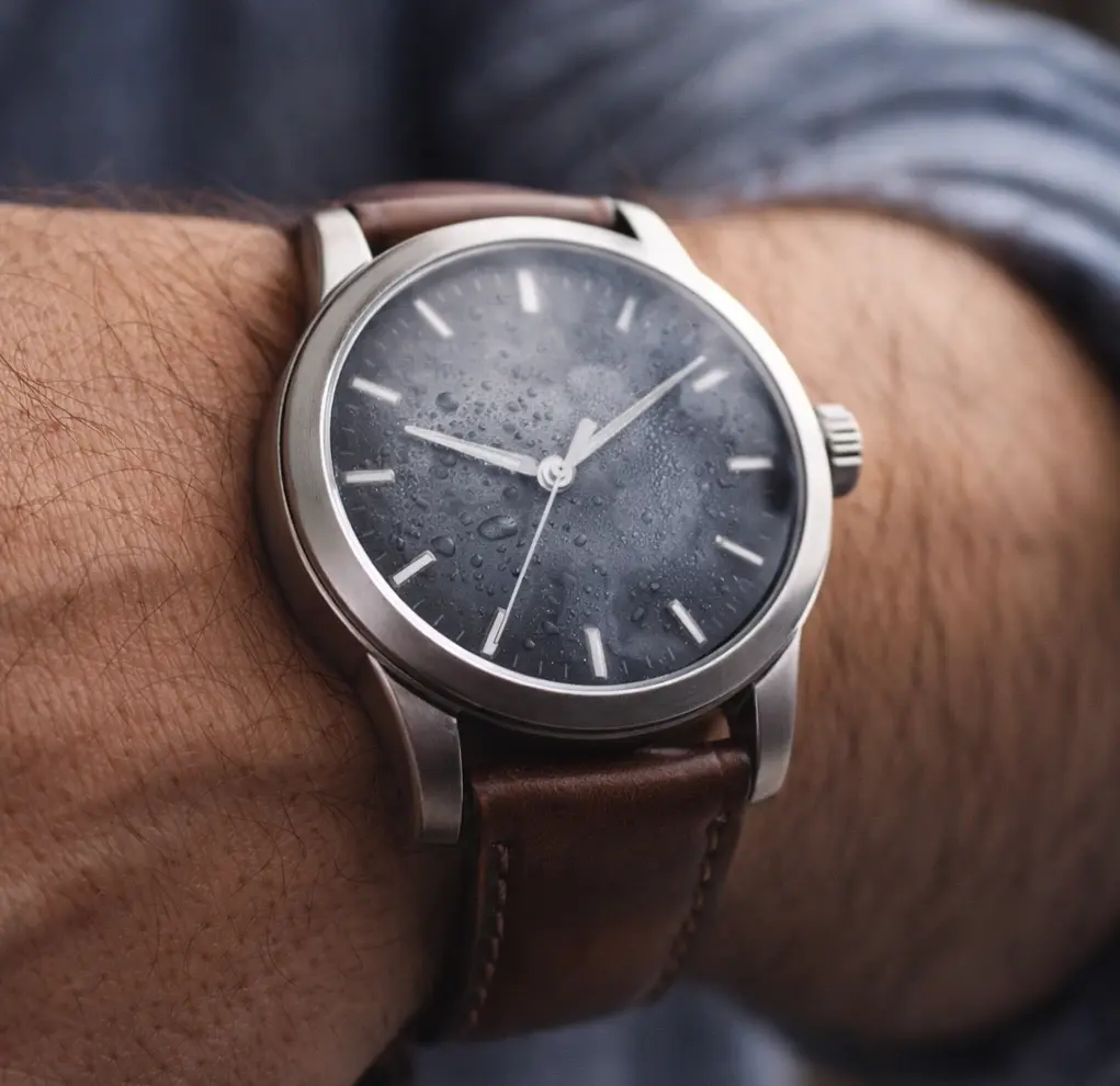 Jam Tangan Kesayanganmu Berembun? Coba Atasi Dengan Cara Ini!