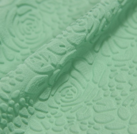 Kain Emboss: Tekstur Unik yang Bikin Tampil Berbeda