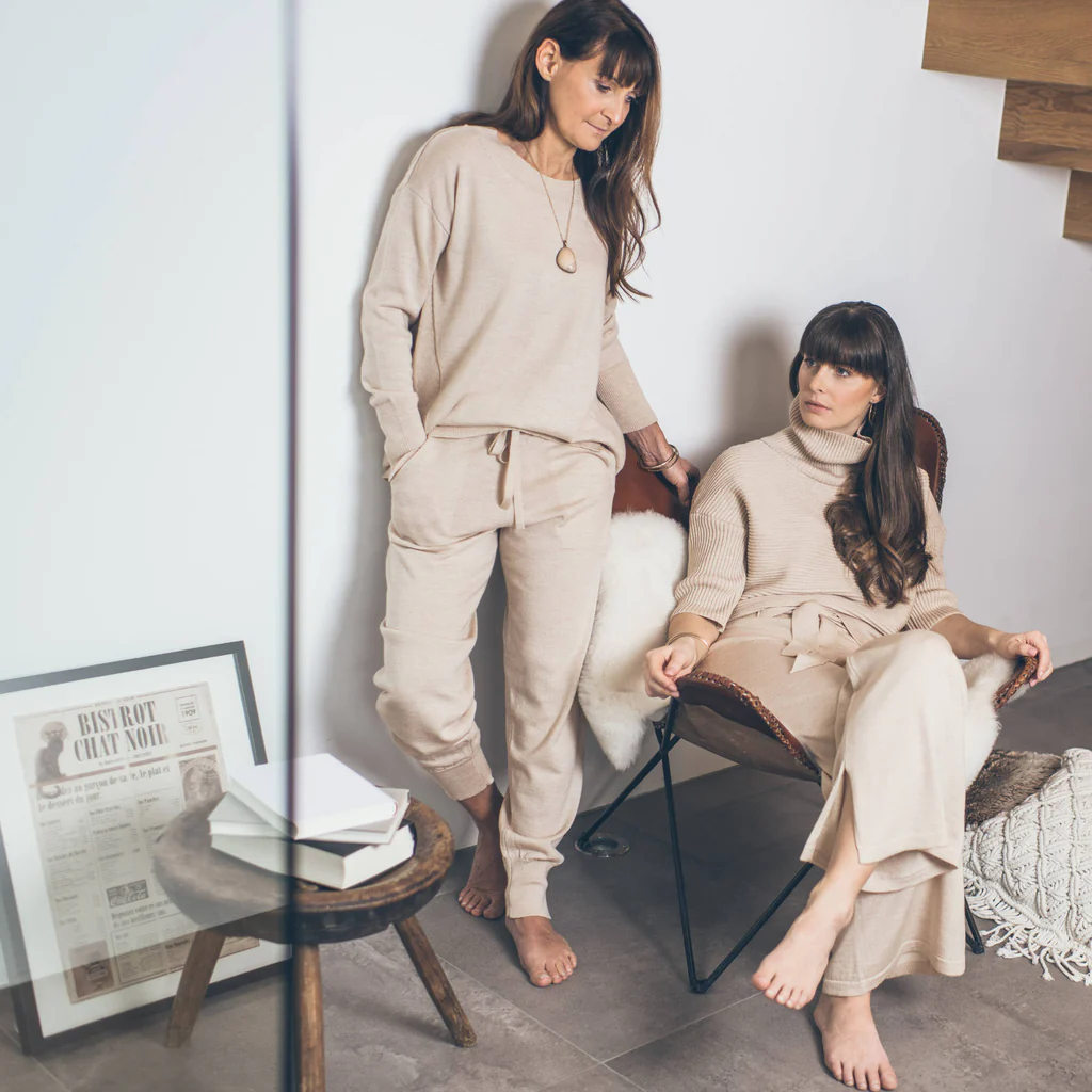 Sama-sama Santai, Ini Bedanya Loungewear dan Homewear