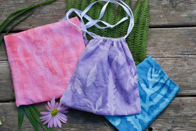 Teknik Sunprint (Cyanotype), Cara Mencetak Motif Daun di Kain dengan Sinar Matahari