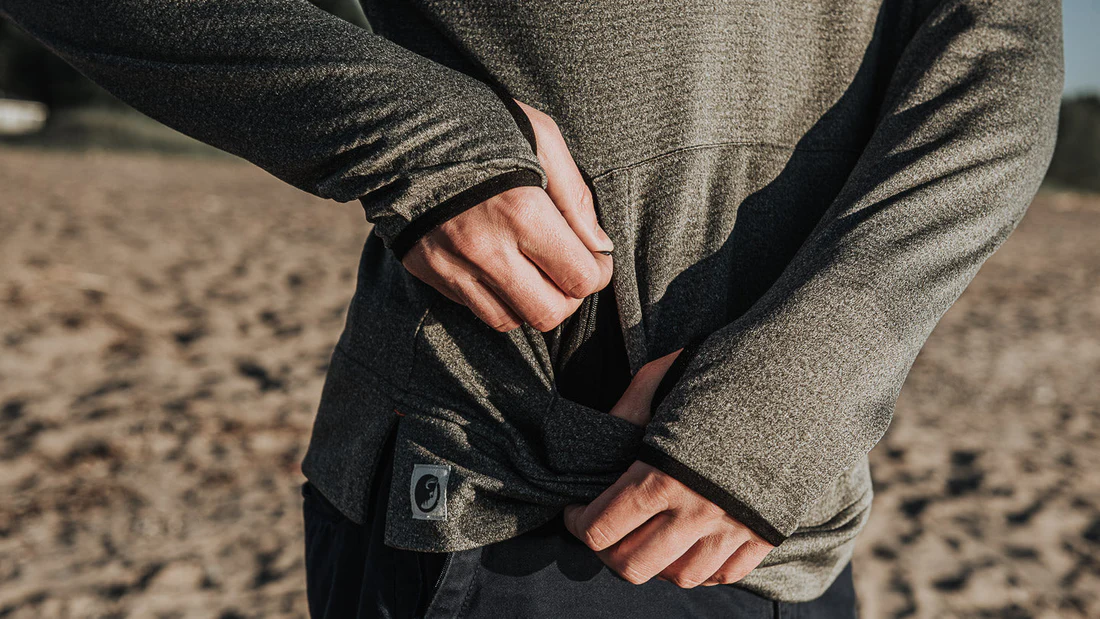 Thumbhole, Lubang Jempol Pakaian yang Ternyata Punya Banyak Kegunaan